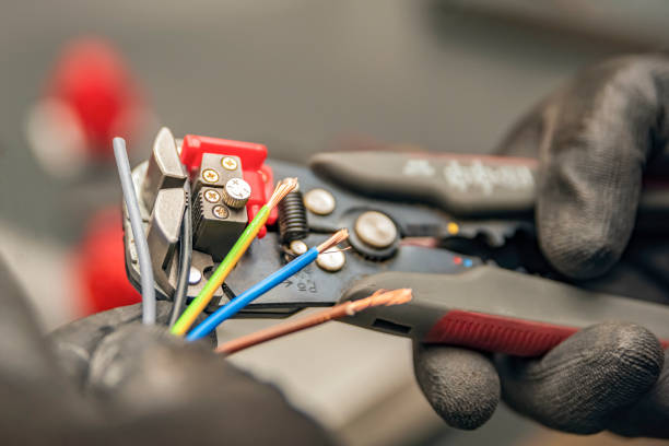 Best Circuit Breaker Repair  in Leslie, MI